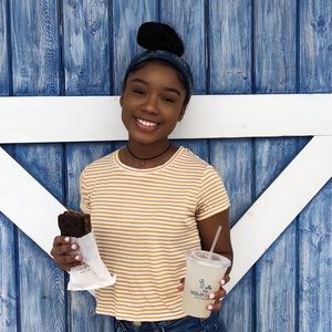 Meet your Posher, Abriana